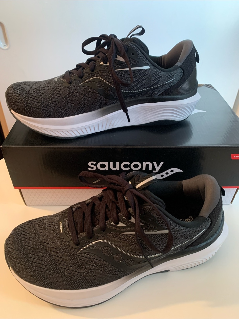 Saucony Women’s Black and White Eschelon 9  Sneaker in size 8 Extra Wide (2E)